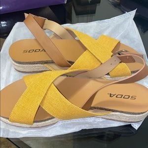 Lola Shoetique Sandals Size 9